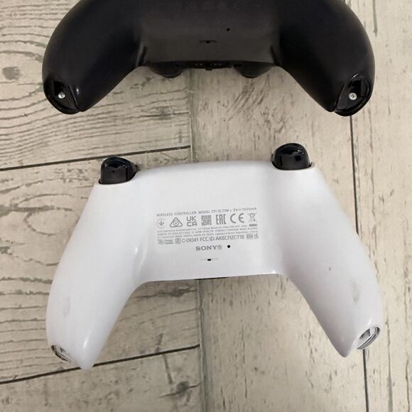 Lot Of 3  PS5 Playstation 5 Controllers for Parts Repair - Picture 6 of 9